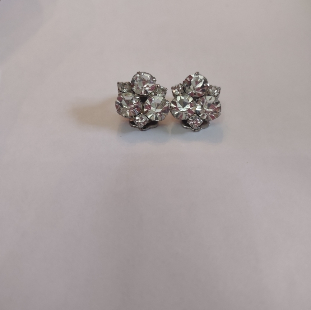 Vintage women's clip on earrings